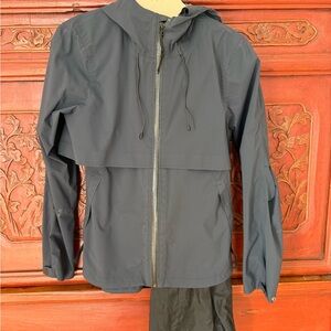 REI Women’s XS raincoat, beautiful design